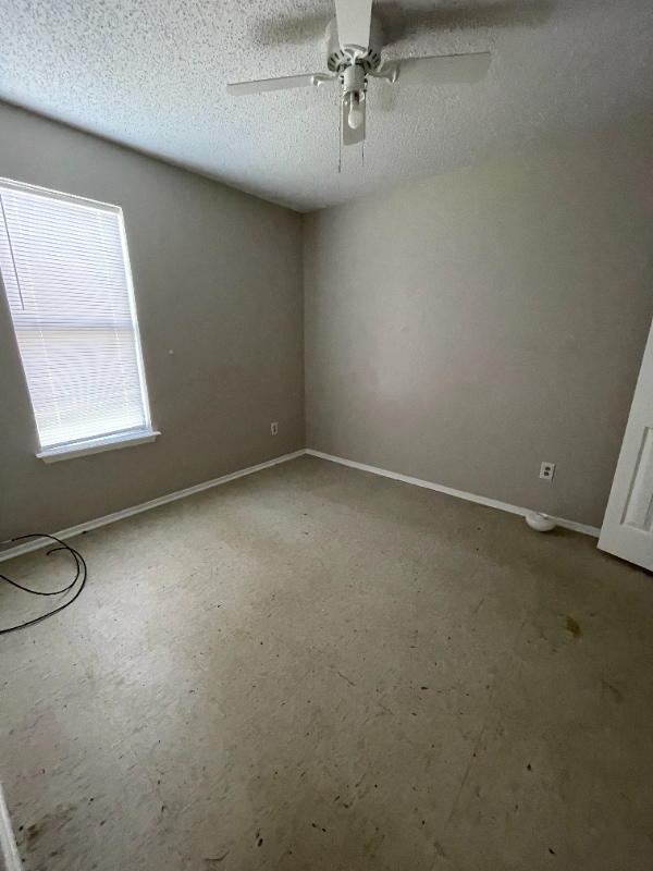 Building Photo - 127 Willow Brook Dr