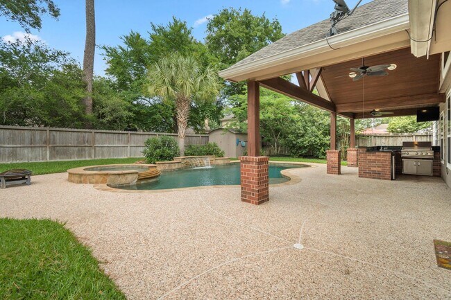 Building Photo - 1927 Enchanted Park Dr