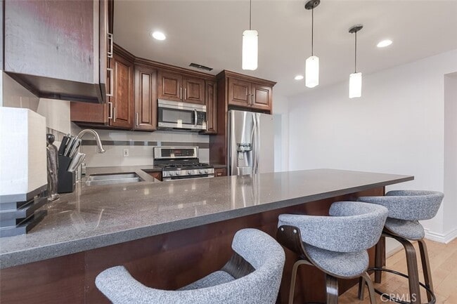 Building Photo - 1217 Elm Ave