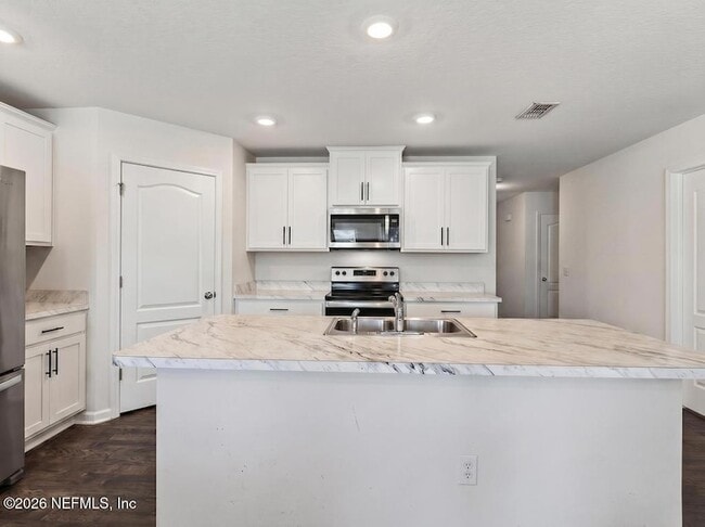 Building Photo - 152 Jarama Cir