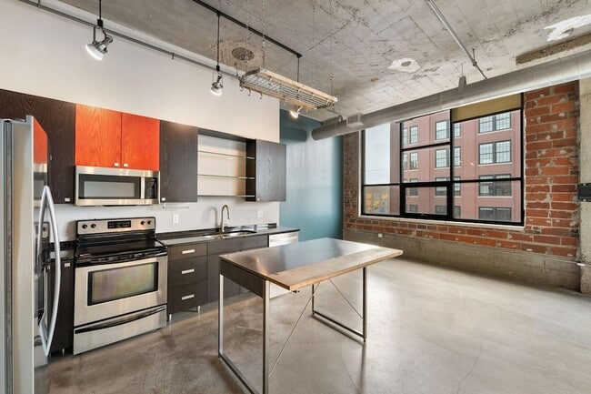 Building Photo - 718 N Washington Ave