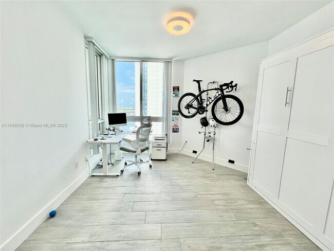 Building Photo - 300 S Biscayne Blvd