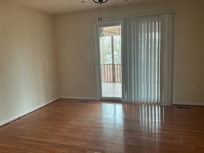 Building Photo - Welcome home!  Sought after Lake of the Woods!