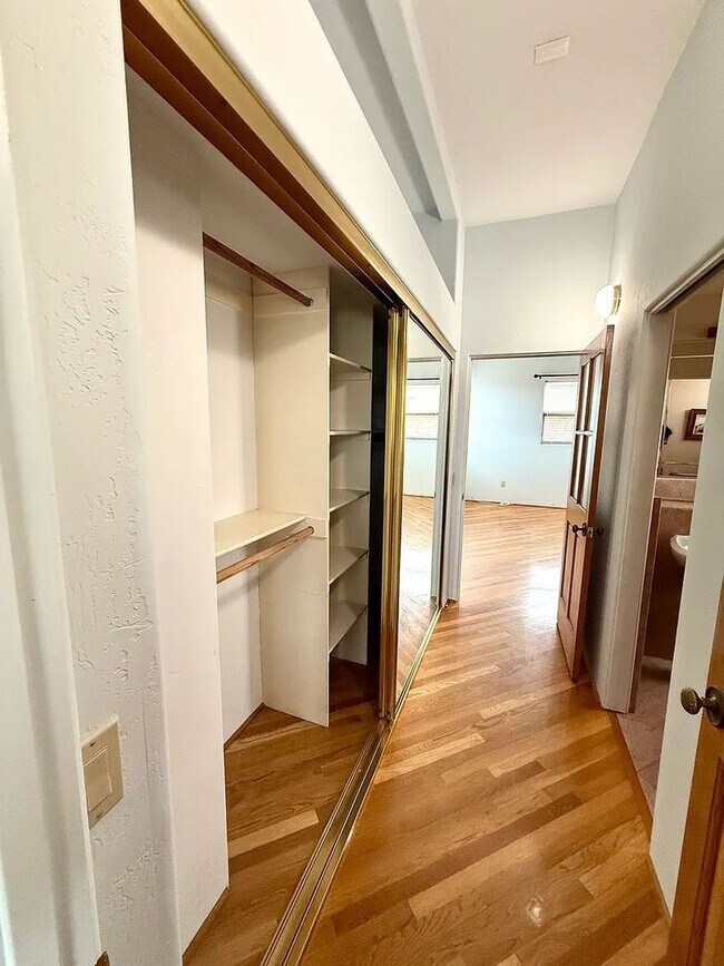 Building Photo - 1bd/1ba Apartment with San Diego Bay Views