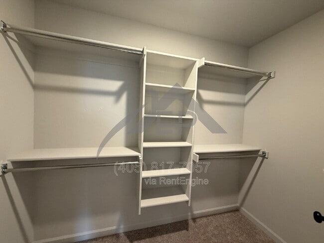 Building Photo - 921 S Appaloosa Ln