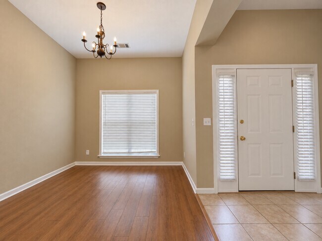 Building Photo - 6107 Blackstone Dr