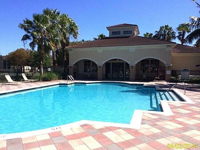 Building Photo - 2589 Centergate Dr