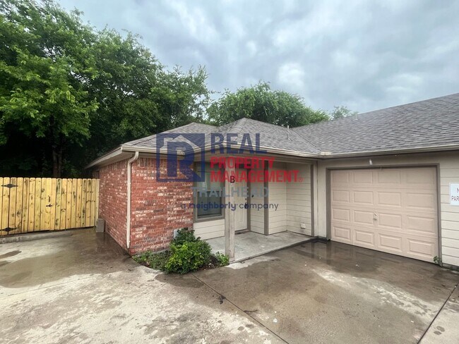 Building Photo - Welcoming - 3 Bed/2 Bath - Move In Ready!