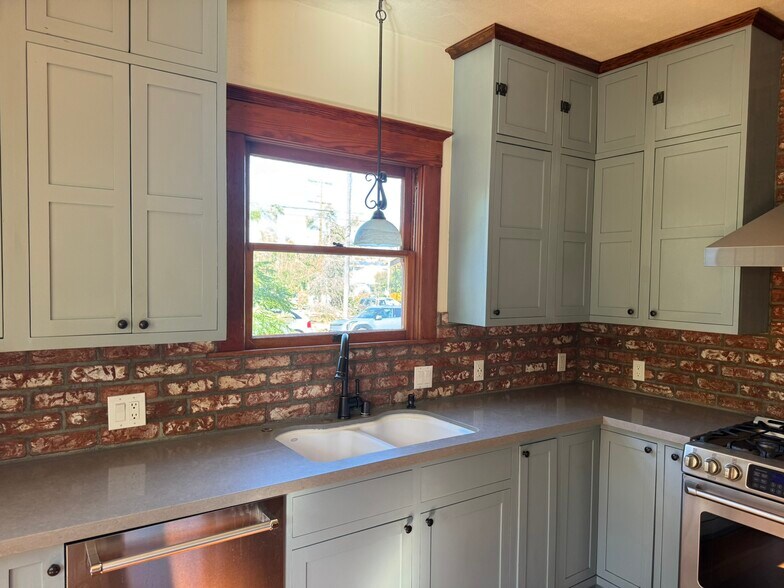 kitchen - 1360 Granada Ave