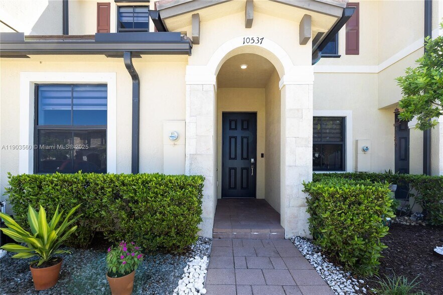 Building Photo - 10537 W 32nd Ln