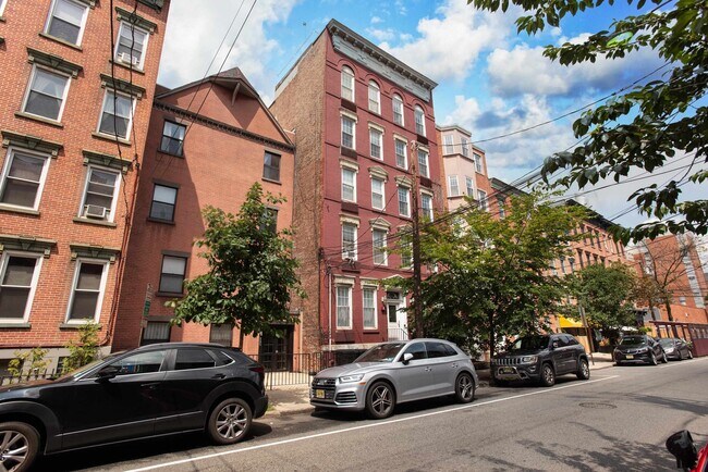 Building Photo - 222 Willow Ave