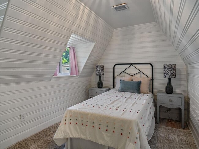 Building Photo - 212 Edgemere Ct