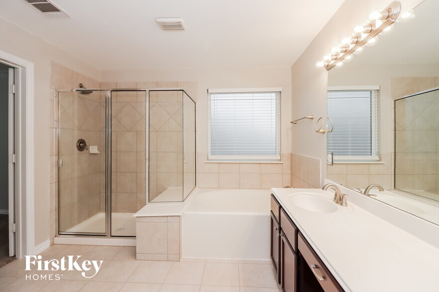 Building Photo - 219 Chestnut St