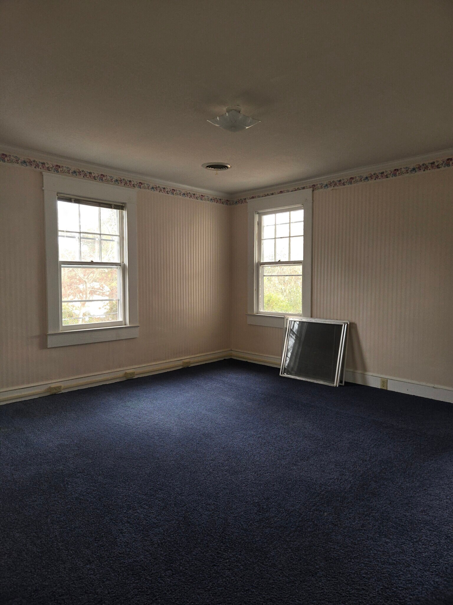 Building Photo - 611 S Broad St