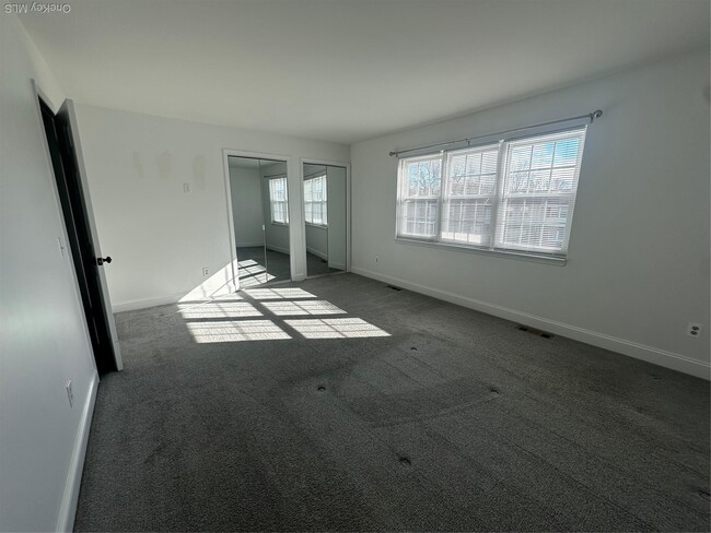 Building Photo - 276 Temple Hill Rd