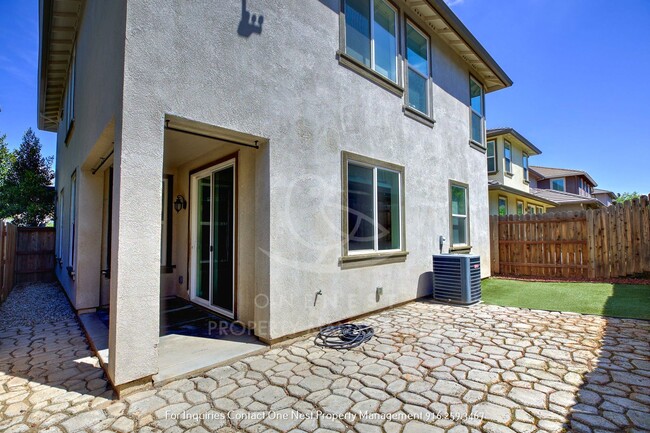 Building Photo - Early Summer move in, available ASAP 4 bd 3 bth backyard and balcony