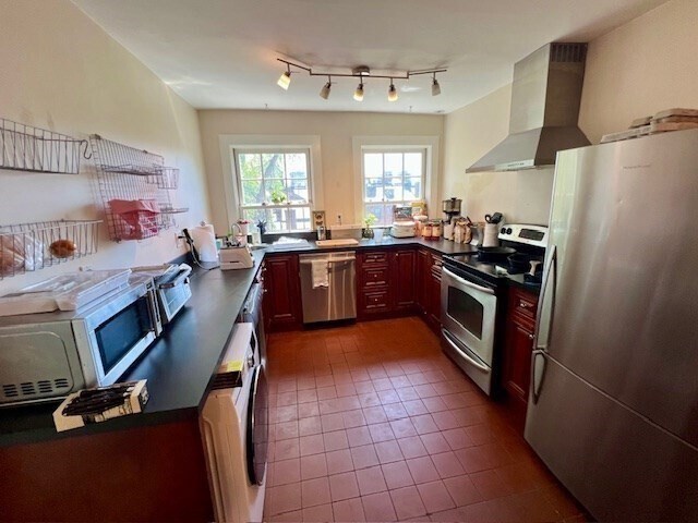 Building Photo - 14 Chestnut St