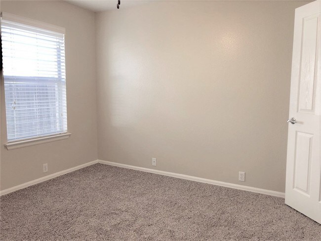 Building Photo - 352 King Elder Ln