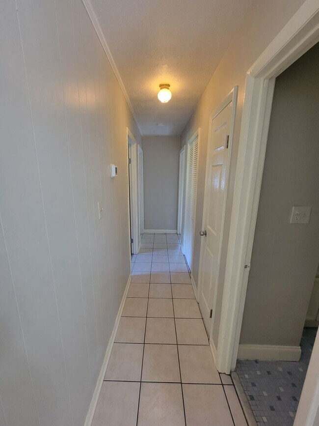 Building Photo - 225 Pecan Dr