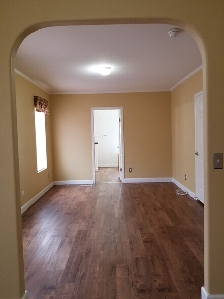 Building Photo - 5825 Rockview Rd