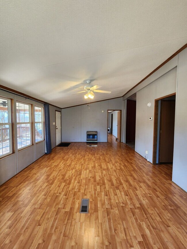 Building Photo - 285 Avena Rd