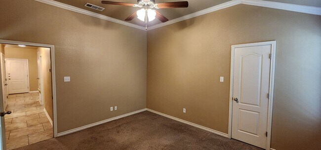 Building Photo - Beautiful 2 bed/2 bath near Clear Creek gate Available 8/13