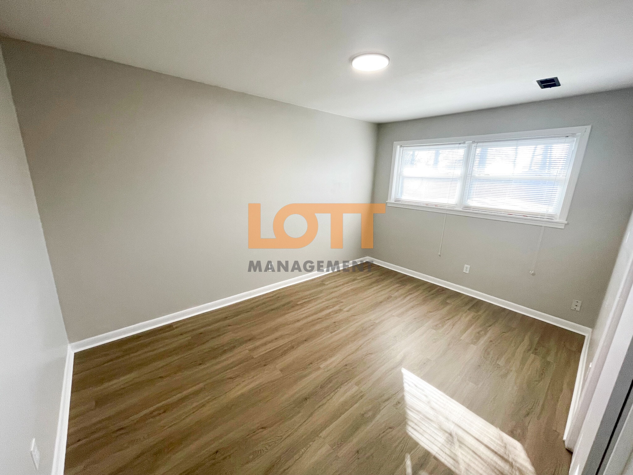 Building Photo - 2404 E Lee Rd