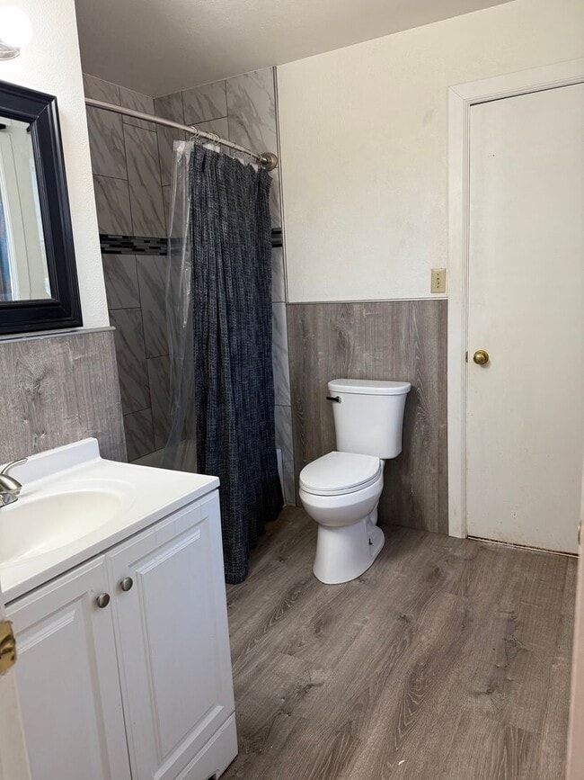 Building Photo - Upscale 3 bed 2 bath with garage