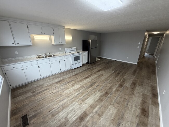 Building Photo - 253 Magnolia Ave