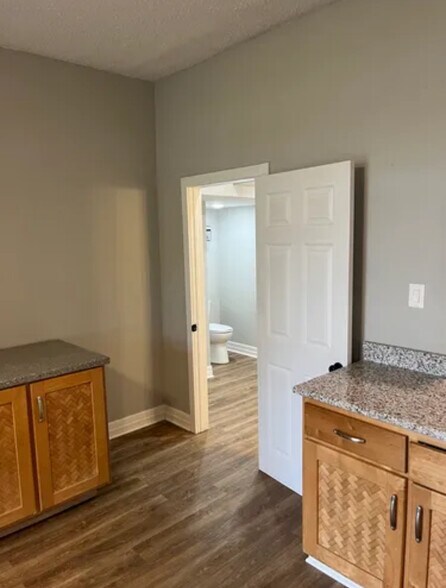 Building Photo - 8715 Fowler Ave