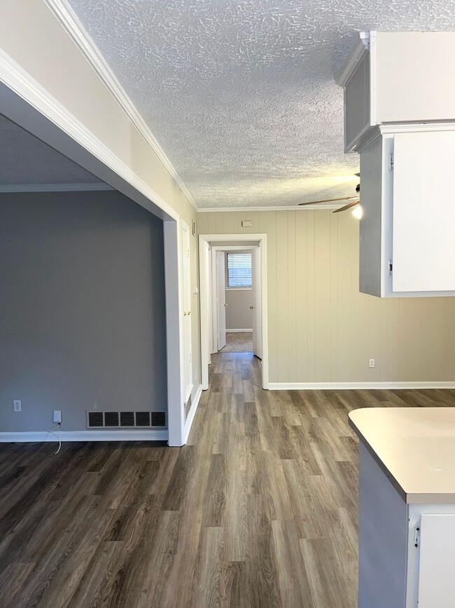 Building Photo - Wilmington Island- 3 Bedroom Home