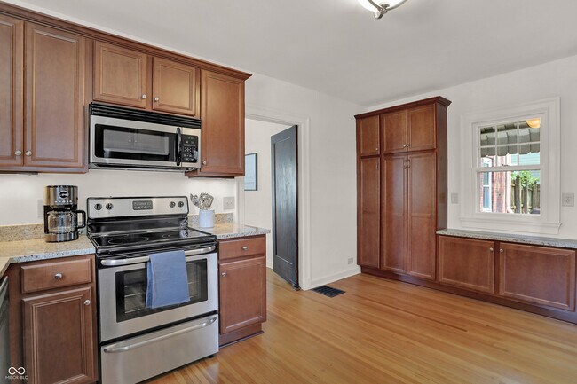 Building Photo - 129 Penn St