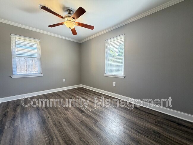 Building Photo - 122 Joan St