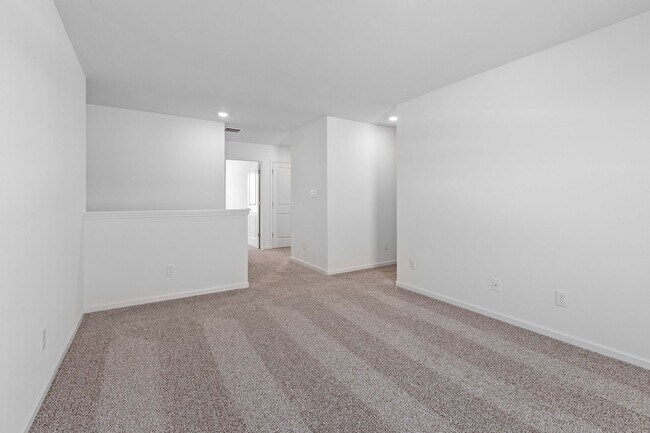 Building Photo - 3 bed Plus Bonus Room  2.5 bath 2,251 sq. ...