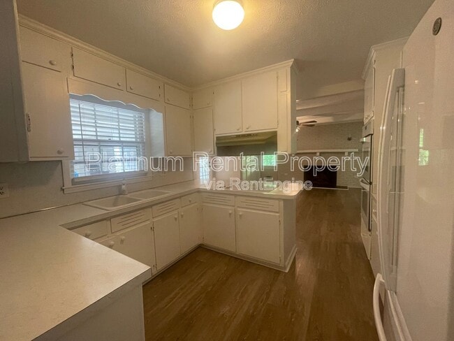 Building Photo - 224 Cold Creek Dr