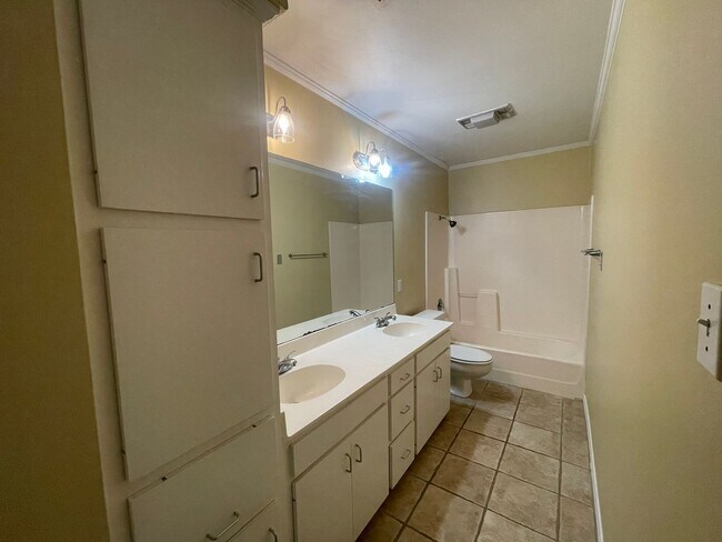 Building Photo - Sought after location so hurry!