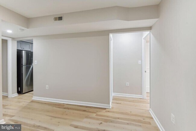 Building Photo - 327 8th St NE