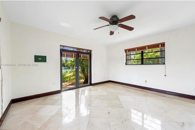 Building Photo - 540 S Shore Dr