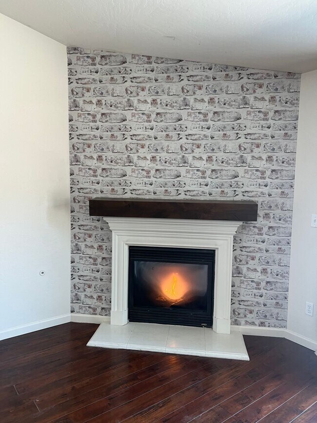 Building Photo - Beautiful  4-bedroom, 2-bathroom home in Fresno with Solar