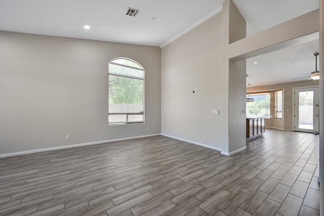 Building Photo - 6937 E Paradise Ln