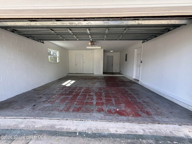 Building Photo - 1295 Country Club Blvd