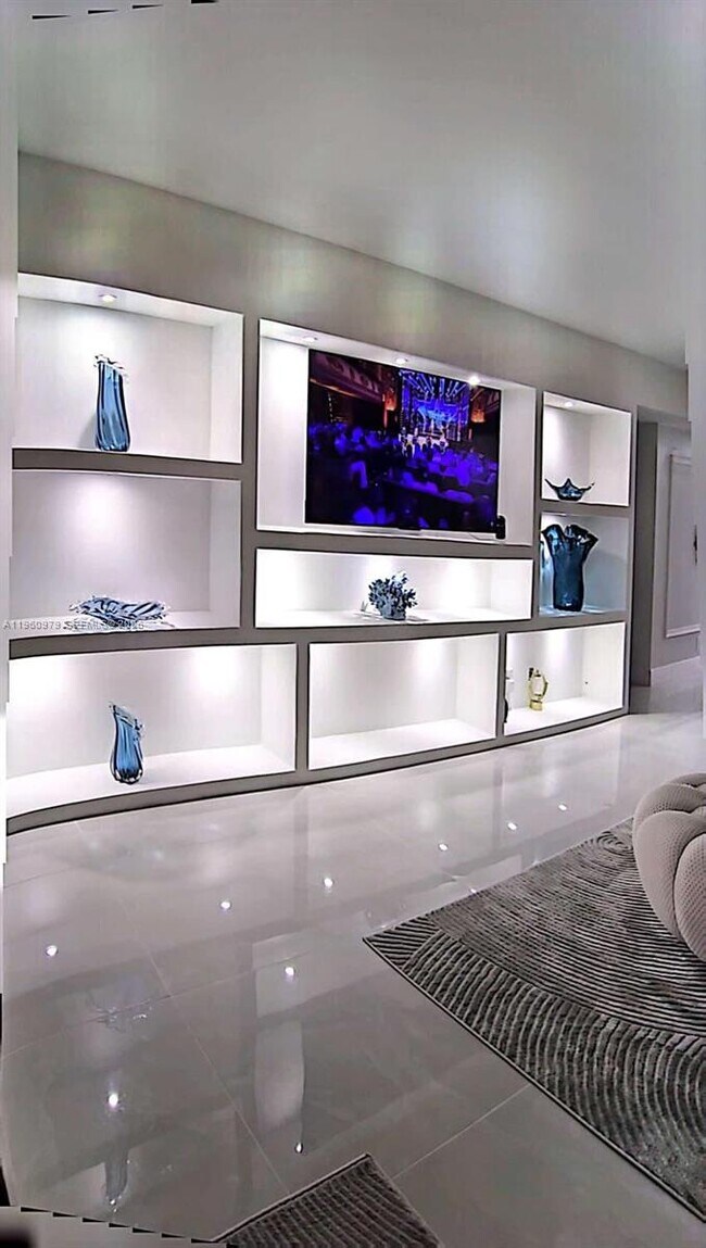 Building Photo - 1000 W Island Blvd