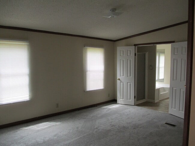 Building Photo - 102 Thomas Jefferson Dr