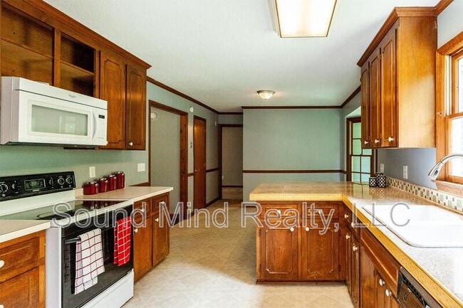 Building Photo - 1012 Windward Psge