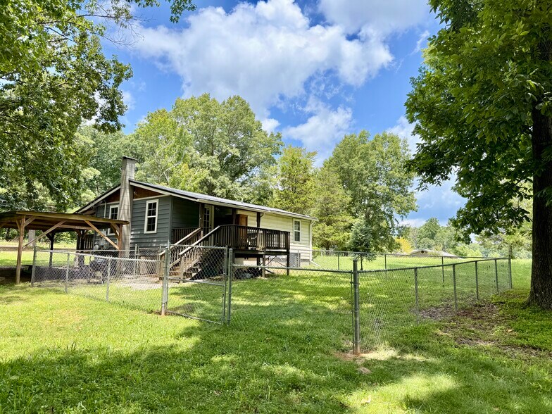 Building Photo - 1302 Hotwater Rd