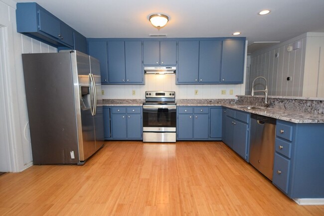 Primary Photo - FABULOUS UPDATED KITCHEN with 3 bed 1 bath...