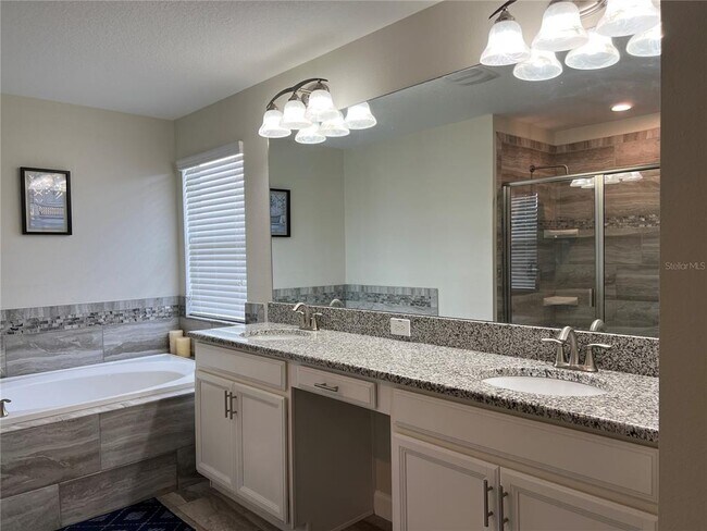 Building Photo - 4715 Sleepy Hollow Dr