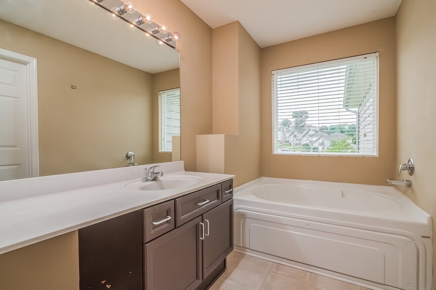 Building Photo - 7424 Maggie Dr