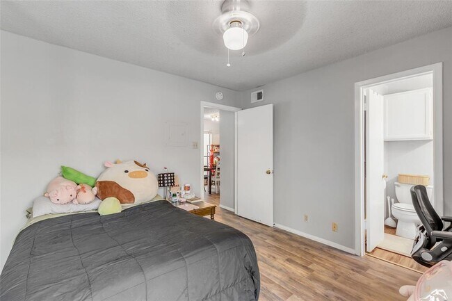 Building Photo - 3115 Helms St