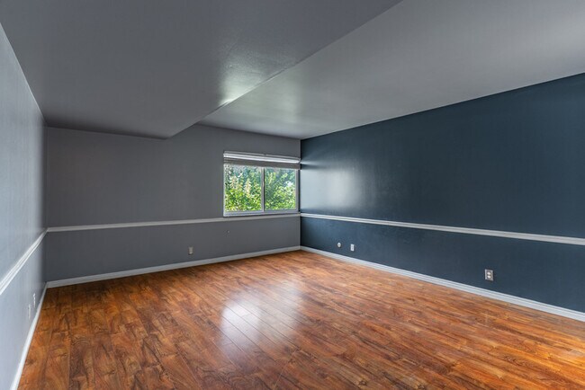 Building Photo - 5761 S Waterbury Cir